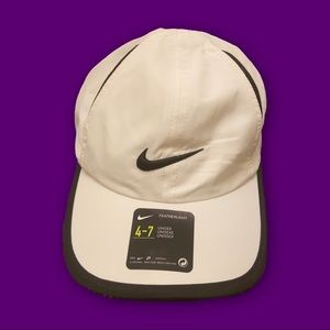 Nike Accessories - 🤪NWT NIKE FEATHERLIGHT HAT🤪 Nike Accessories - 🤪NWT NIKE FEATHERLIGHT HAT🤪